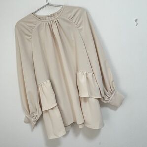 F by ROSSO サイドティアードブラウス ベージュ