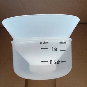 新品 めざましごはん 米びつエコろうと 無洗米 普通米 目盛り付き 新米保存容器 計量器 ペットボトル再利用 省エネ 便利ツール