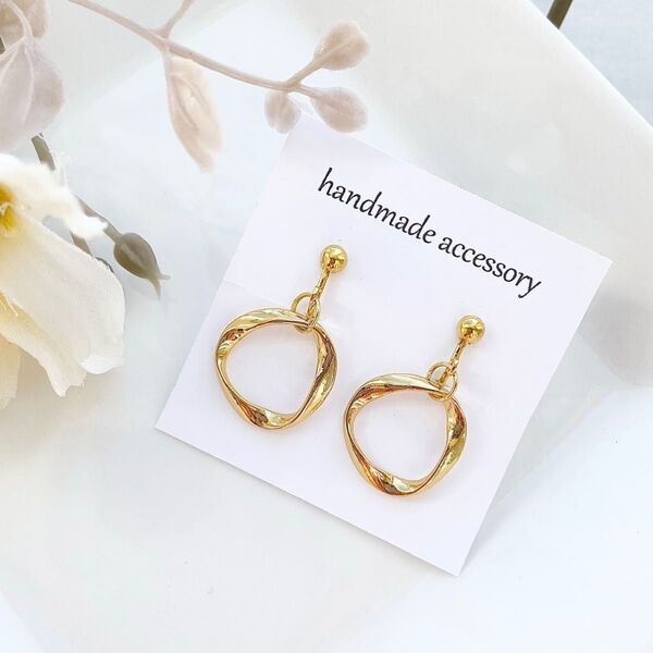NO.207 シンプルゴールド変形フープイヤリング/ピアス/ニッケルフリー/サージカルステンレス/金属アレルギー対応/金具変更無料