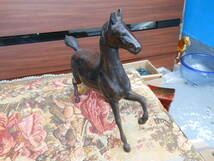 【201019H】中古 馬の置物 　「勇馬」　金属工芸 鋳物　2頭セット　一対_画像2