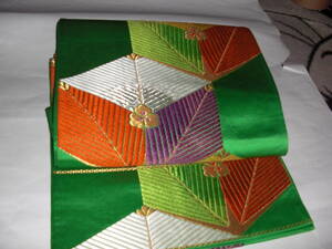 正絹ふくろおび　成人式用袋帯　振り袖用袋帯　明るいグリーン地色に金糸銀糸色糸で柄が織られた豪華な袋帯