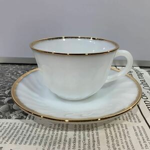 [20110409④HT]fire king/ Fire King / milk glass /milkglas/swirl gold trim/ cup & saucer 