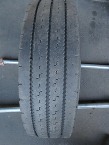 T1210 再生タイヤ 1本のみ! 245/70R19.5 136/134J TOYO M317 夏タイヤ タテ山 245/70-19.5 245/70/19.5 更生 リトレッド