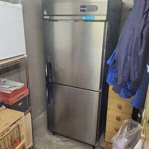 シルバー冷蔵庫 253LCD ノンフロン断熱 2011年 200V 業務用 中古 厨房機器 縦型冷蔵庫 タテ型 2ドア キッチン