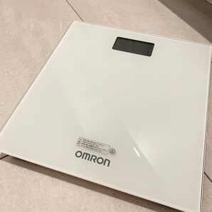 【美品】オムロン 体重計 HN-300T2