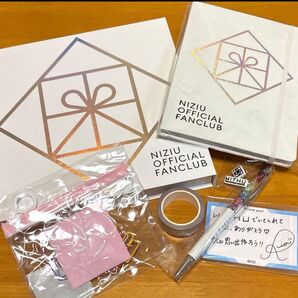 NiziU FC 更新特典 withU ステーショナリーセット ノート ボールペン ピンバッチ メッセージカード マスキングテープ