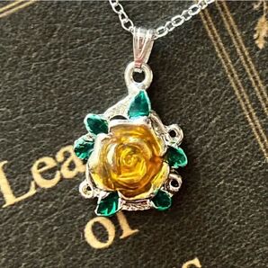 あの頃の私に買ってあげたい! 昭和レトロなネックレス イエローローズ