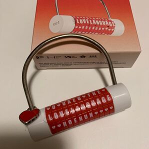TXT LOVE LANGUAGE キーリング キーホルダー 南京錠 ラブラン