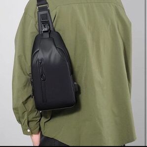 ボディバッグ ショルダーメンズ斜めがけ USBポート付き 人気 軽量 防水 通勤