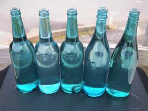 【天】　昭和の懐かしい　古～い空き瓶　エンボス　　TAKARA　寛　三楽　合わせガラス　形は二種類　計5本　