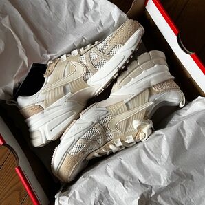 スニーカー NIKE V2K RUN レディース 新品タグ付き 24.5cm ランニングシューズ