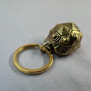 真鍮 亀 カメ 甲羅 鈴 キーホルダー チャーム 縁起 幸運
