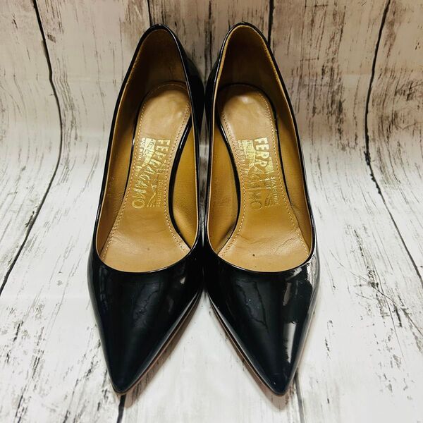 Salvatore Ferragamo フェラガモ パンプス エナメルブラック22㎝