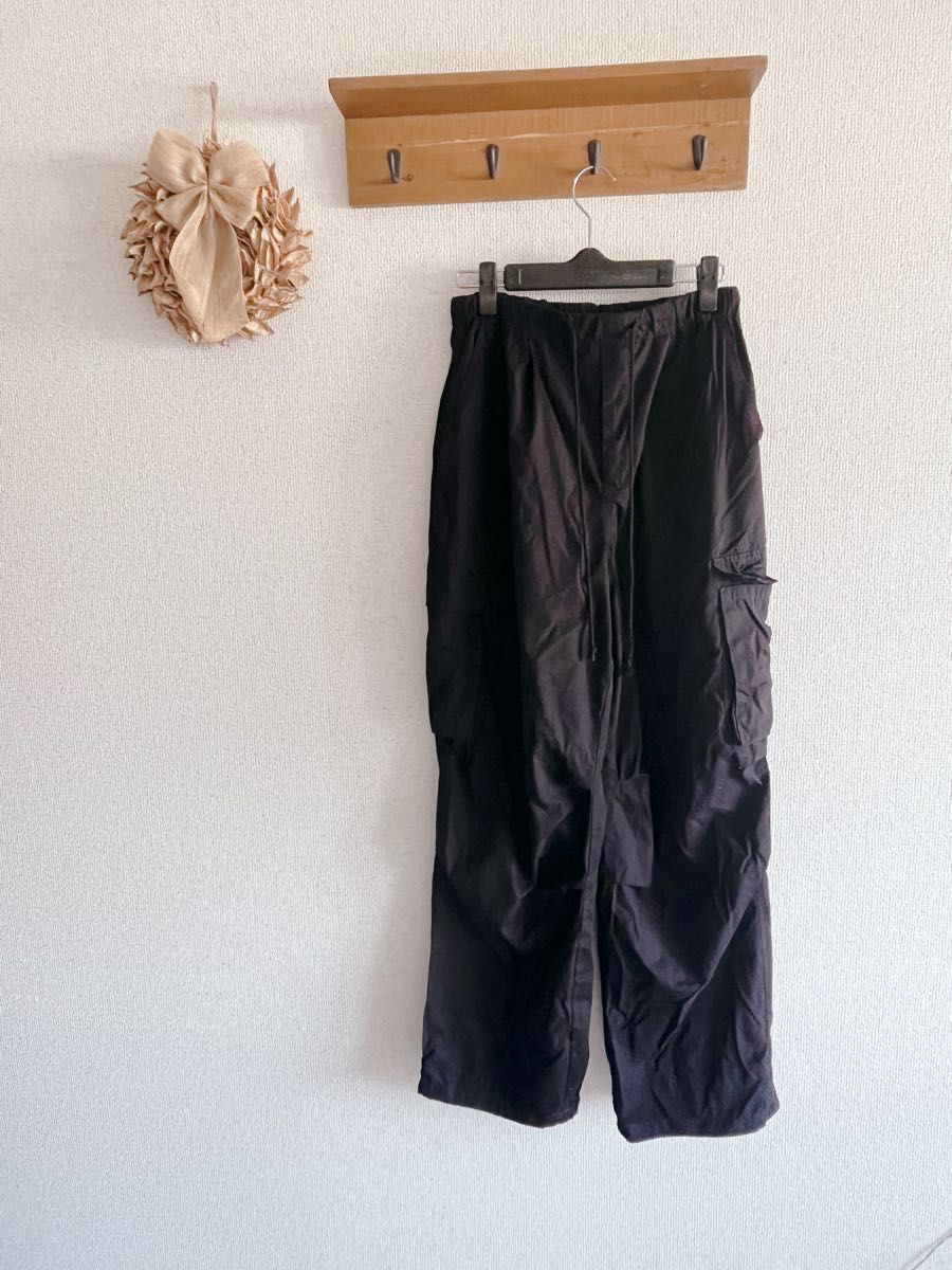 ブラック ユニクロ 黒 UNIQLO スーパーワイドカーゴパンツ　M パンツ　イージーパンツ