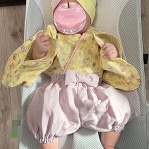 ハンドメイドベビー袴です。お食い初め、お宮参り様々なシーンで活躍します!サイズは60-70写真の子の着用時の体重は6.3キロです。
