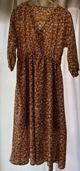 花柄ロングワンピース ブラウン Vネック 七分袖