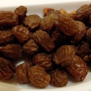 山梨県かつぬま産 セミドライシャインマスカット 70g×2個