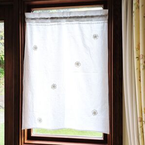 カフェカーテン ホワイトコットン♪お花の立体モチーフ付き