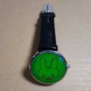 ◇うさぎがキュートな半透明アナログ腕時計 ブラック×グリーン