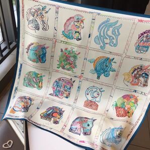 100%シルクスカーフ 虹色に輝く馬70x70cm208