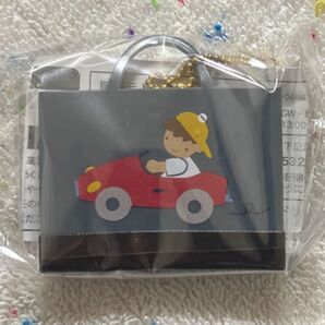 ファミリア カプセルトイ ミニデニムバッグ 黒 車 男の子