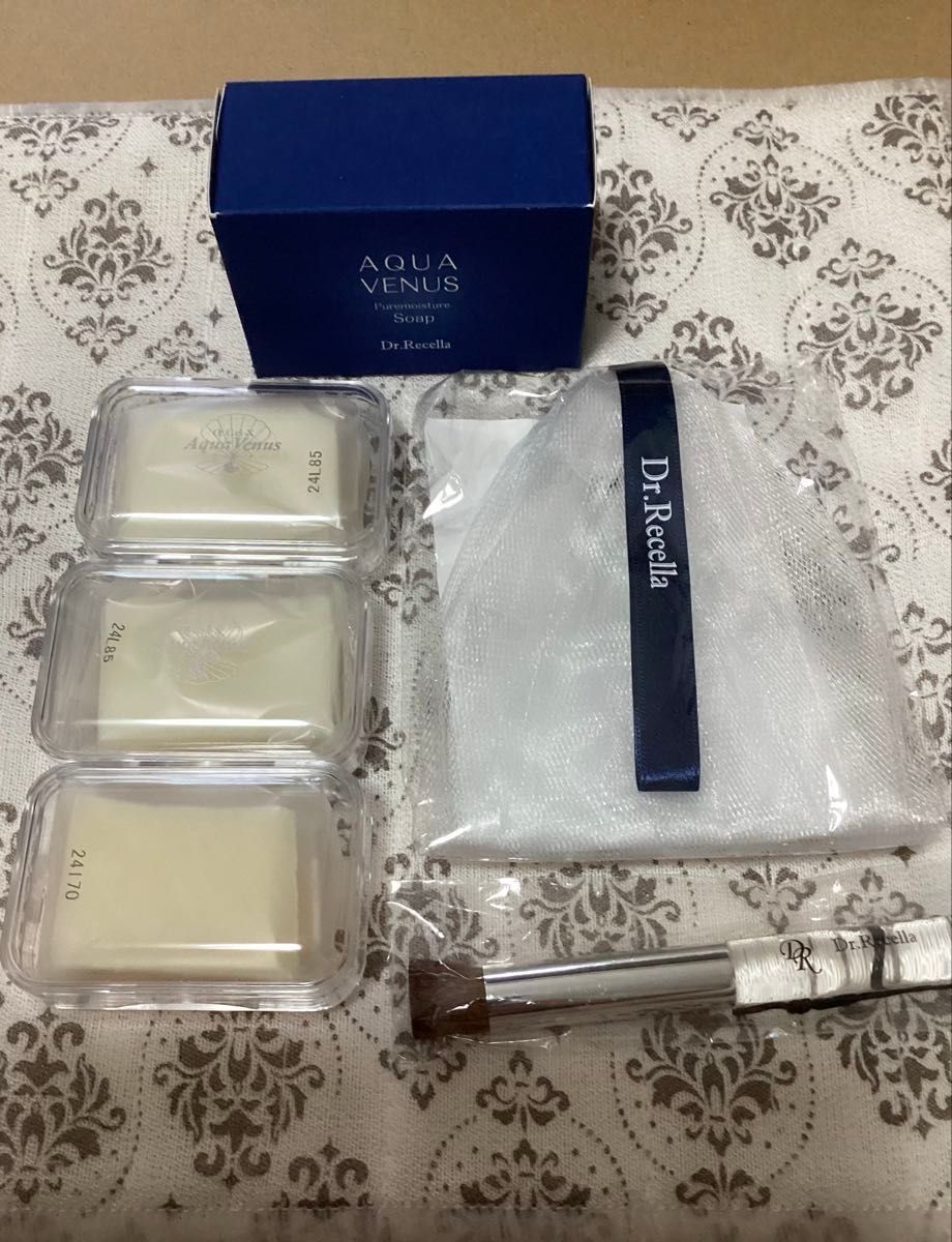 ヘレナズ エステ・デ・ヘレナ・リバイタライジングソープ 110g 2