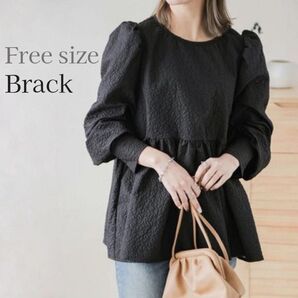 一枚でオシャレ ペプラムブラウス 黒 今期流行り パフスリーブ FREE フリー ブラック