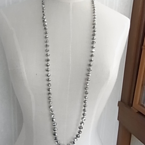 UNTITLED アンタイトル 綺麗なキラキラのシルバーカラー 銀色 ビーズビジューストーン 大中小のグラデーション粒 専用袋付ネックレスの画像5