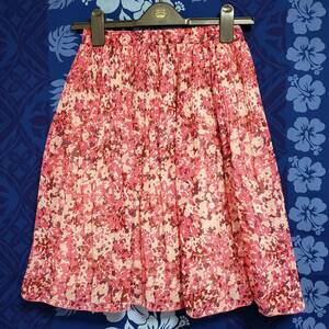 ユニクロ ミニスカート ミニフレアースカート 女性用 ボトムス スカート UNIQLO 可愛い花柄 サイズ9 ポリエステル100％ レッド柄