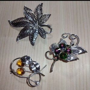 価格の相談不可 レトロブローチ3点 ガラス