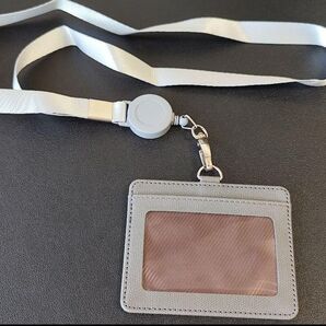 IDカードホルダー 横型 IDカードケース ネームホルダー 伸縮リール式