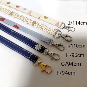 I 北欧フラワー柄ネックストラップ