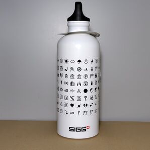 NTTドコモ シグ 絵文字 トラベラー ボトル 0.6L スイス ( EMOJIxSIGG SWISS )