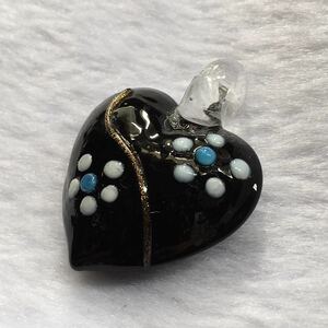  glass made Heart. pendant top ( black Heart )