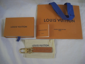 新品 国内正規品 SUPREME シュプリーム × LOUIS VUITTON ルイヴィトン DOWNTOWN TAB BAG CHARM & KEY HOLDER ヌメ革 キーホルダー