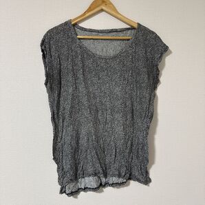 ヘリンボーンパターン VネックTシャツ 半袖 薄手 アクセント 白 黒 可愛い