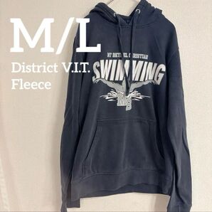 ★601 トップス パーカー ロゴプリント District V.I.T. Fleece 古着 M スイミングデザイン フード