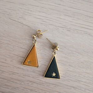 レザー 三角形 星 ピアス ゴールドイエロー グリーン バイカラー アシンメトリー