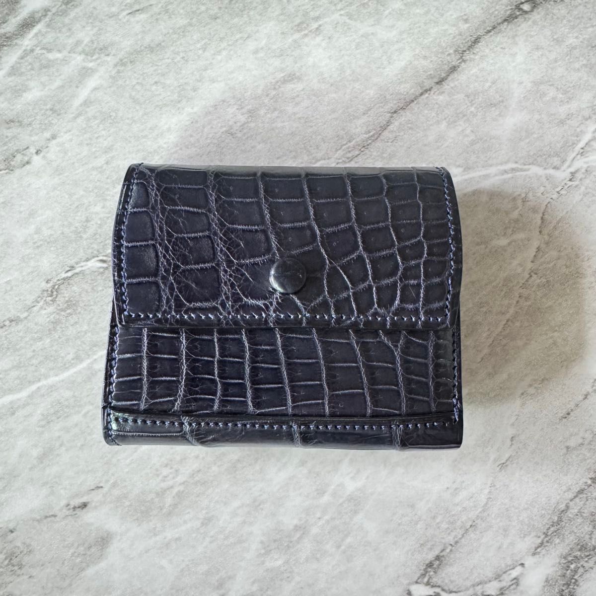 万双 クロコダイル 財布 ネイビー 被せ型 美品 高級感 本革 レザー 二つ折り 収納多め