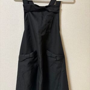 黒 エプロン