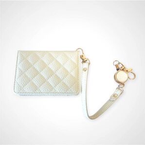 パスケース 二つ折り ホワイト