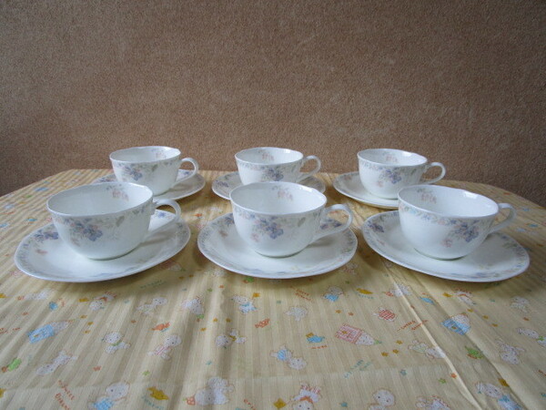 ＃ＮＯＲＩＴＡＫＥ「ノリタケ★優しい色合いの花柄のカップ＆ソーサー６客セット　カップの内側に花柄あり」～箱なし