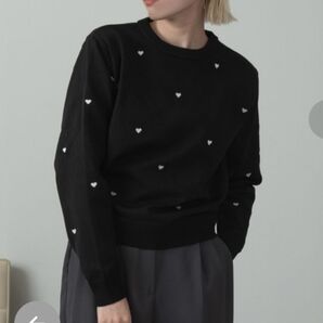 i_am_official アイアム ハートフルクルーネックプルオーバー ブラック トップス ハート刺繍