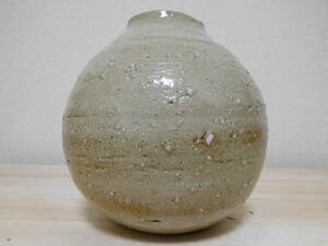 K60-10W 花器　花瓶　陶器　上部に欠け有り(画像9参照） 中古　高さ約16ｃｍ
