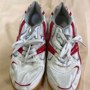 体育館シューズ 赤白 23.5cm