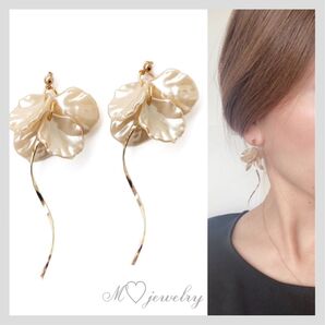 カフェオレ 花びら 2点目より半額 ハンドメイドピアス イヤリング
