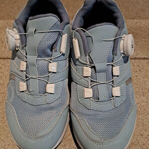 マッドフット ダイヤル式靴紐のライトブルースニーカー 21.0cm