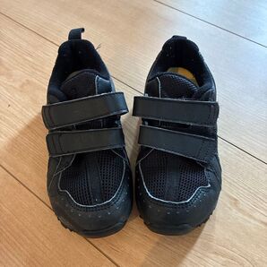 【最終値下げ】asics キッズスニーカー ブラック マジックテープ 16cm