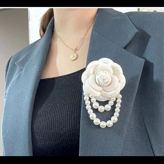 バラ コサージュ パール ブローチ フォーマル ホワイト 花 七五三 結婚式 パーティー フェミニン 入学式 卒業式 入園 卒園