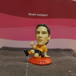 【価格見直し】コリンシアン ミニチュアーズ サッカー フィギュア トッティ ※赤台座